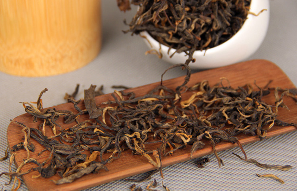 Dian Hong on tea tray